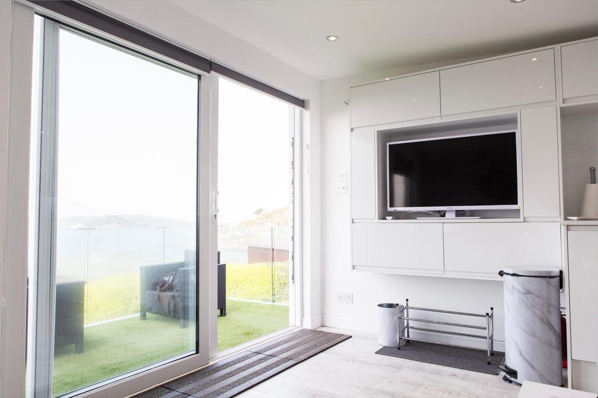 2 Bedroom Chalet With Sea Views Plymouth Exterior photo